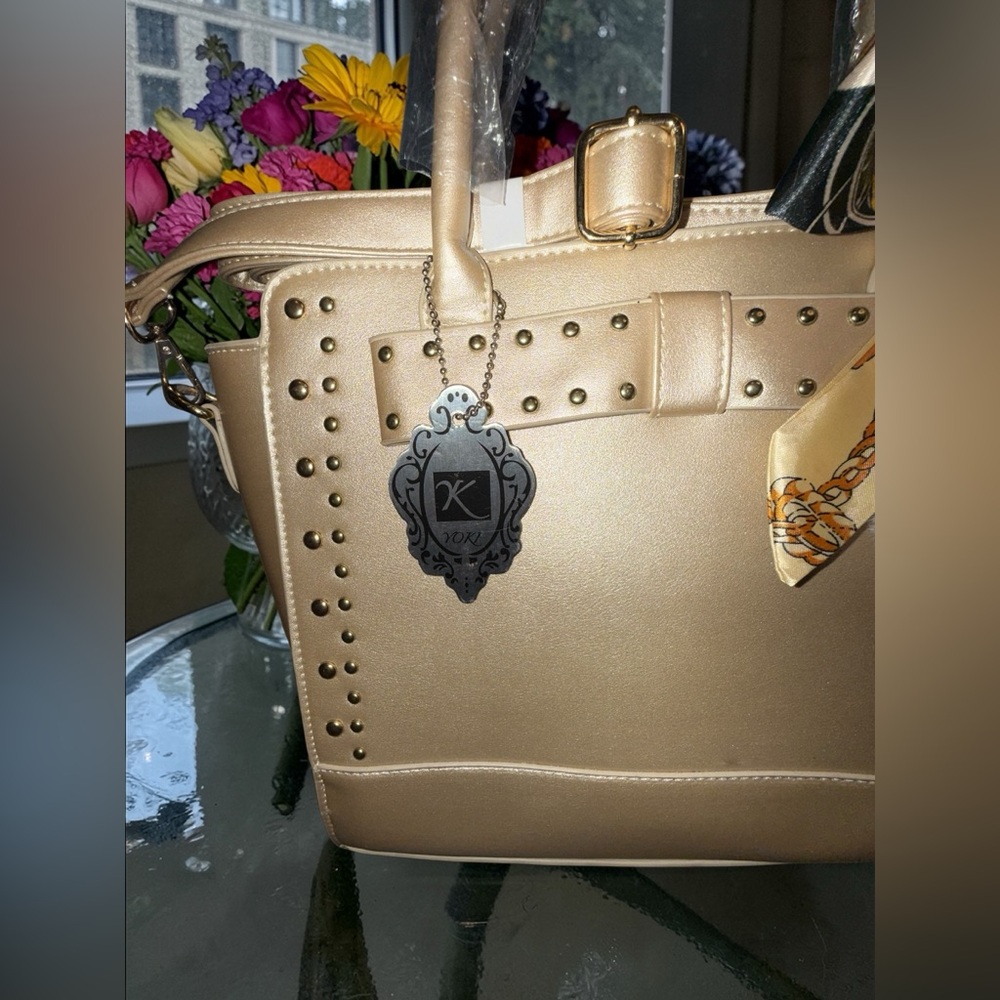 NWT Yoki Gold Metallic Handbag with crossbody strap - Picture 3 of 7